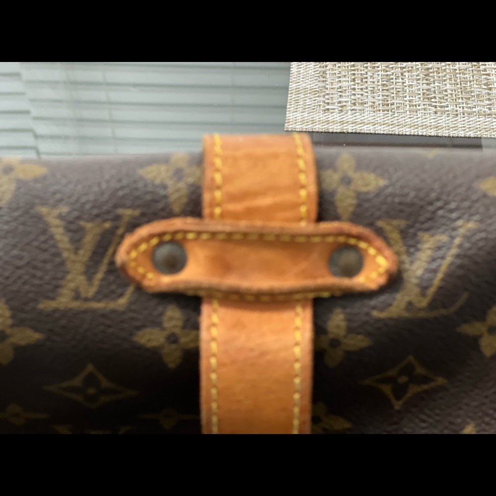 Authentic Beautiful Louis Vuitton Saumur 35 Shoulder Bag. - Picture 10 of 16